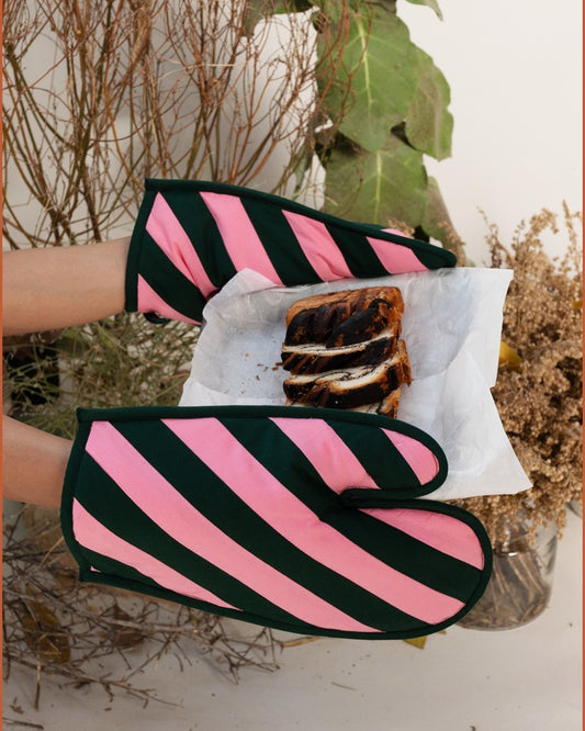 1 Oven Mitt, 2 Oven Mitts