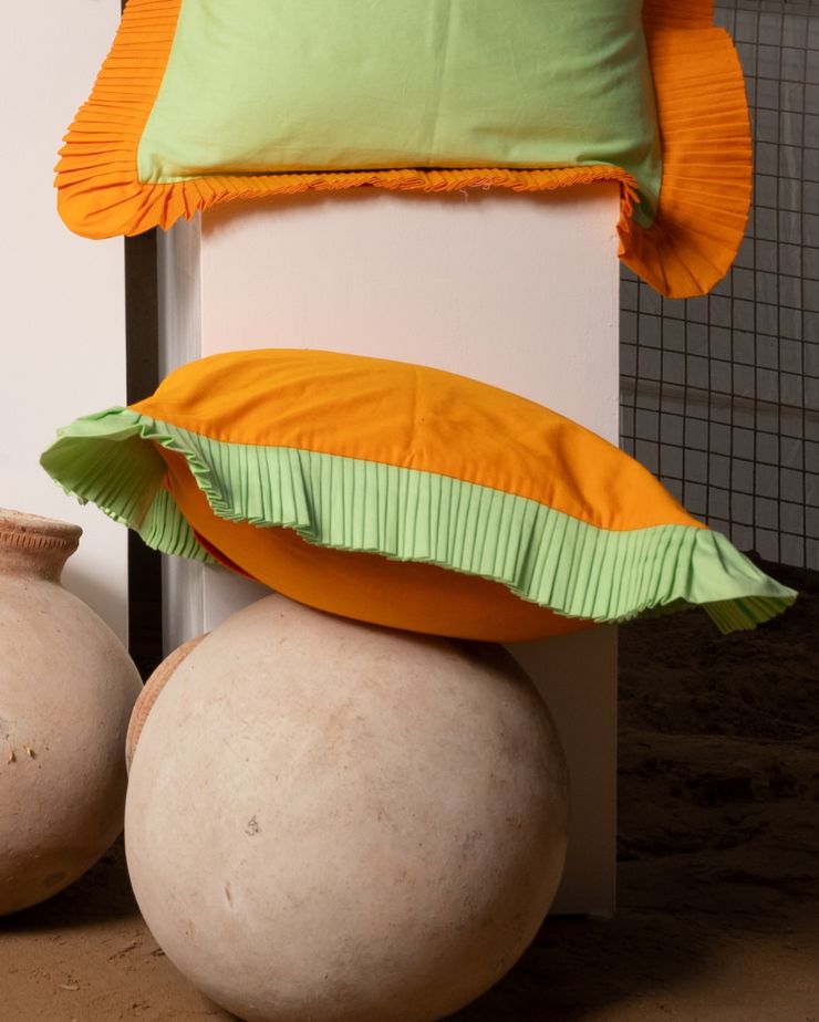 1 Cushion Cover, 2 Cushion Covers