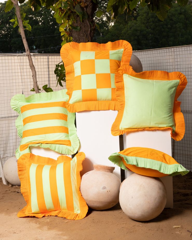 1 Cushion Cover, 2 Cushion Covers