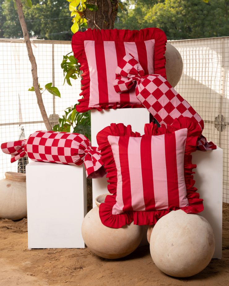 1 Cushion Cover, 2 Cushion Covers