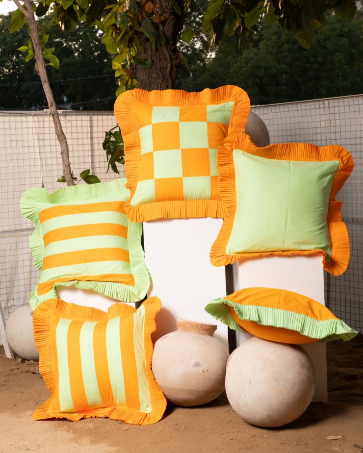 1 Cushion Cover, 2 Cushion Covers